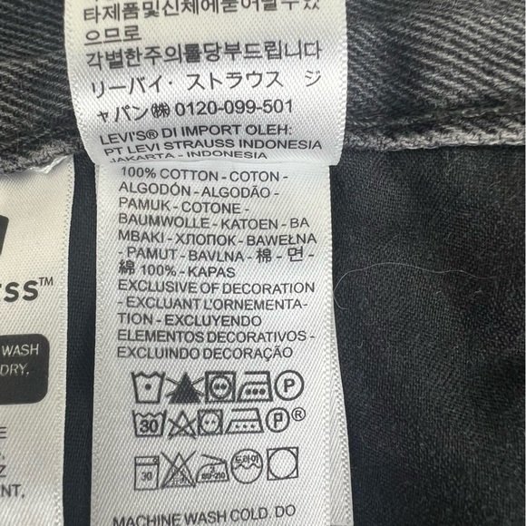 Levi’s | Silvertab Retro 90s High Waist Mom Jean Shorts Black | 31 - Picture 15 of 16